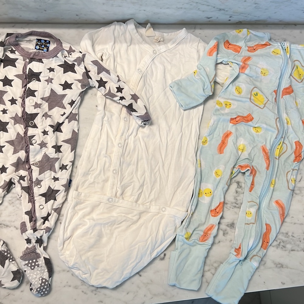 Bundle of 3 unisex 0-3 month baby pajamas